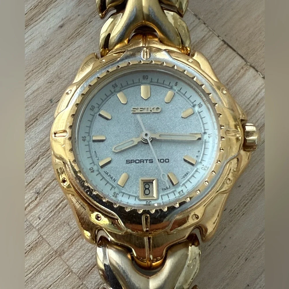 Seiko Sport 100 Vintage Ladies Watch Silver Dial Gold Bracelet 10 BAR Date